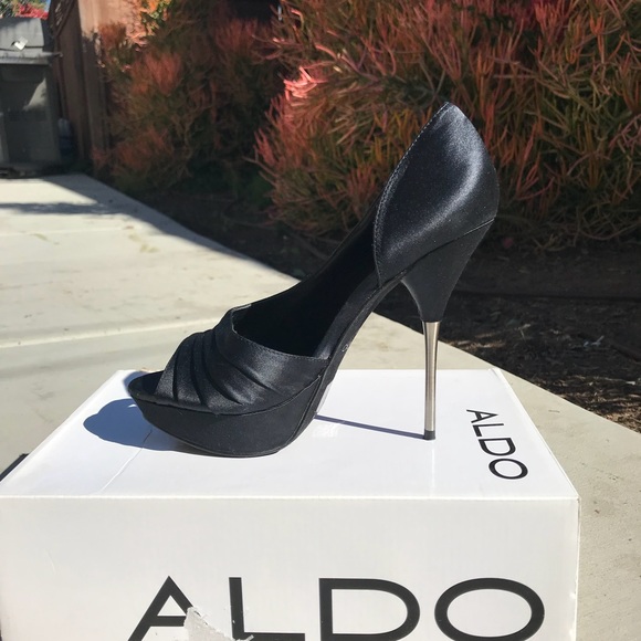 black cut out peep toe heels